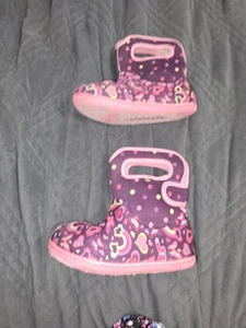 Bogs Kleinkind Stiefel 10 isoliert Herzen rosa Mädchen zum Überziehen wasserdicht flauschig - Bild 1 von 4