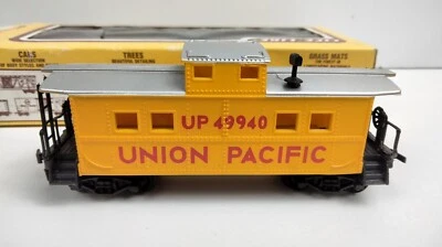 HO Scale Life-Like 8534 Union Pacific Caboose 49940 Freight Car - Image 1 of 4