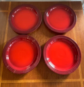 Le Creuset Stoneware Vancouver 10.5 in Dinner Plates Set of 4 Cerise Cherry NEW - Picture 1 of 5