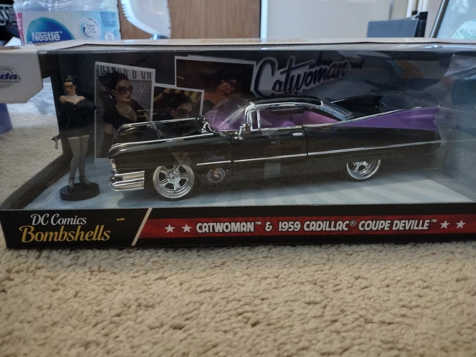 Catwoman Figure 1959 Cadillac Coupe Deville - DC Comics Bombshell Car 1:24 - Image 1 of 1