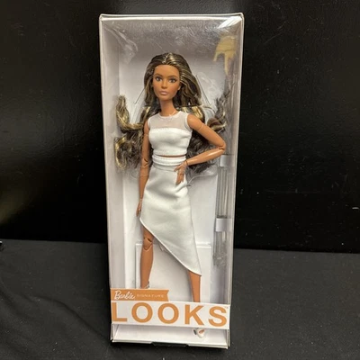 MODELO #1 MUÑECA HISPANA BARBIE SIGNATURE LOOKS ARTICULADA 2020 MATTEL GTD89 SIN USAR, EN CAJA ORIGINAL Foto 1 de 4