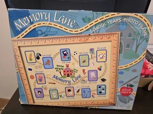 Memory Lane Schuljahre Bilderrahmen 1. bis 12. Klasse Holz Lineal Collage - Bild 1 von 5