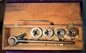 The Toledo Pipe Threading Machine Co. - Threading Set No. 7 - 1/4  to 3/4 - Picture 1 of 12