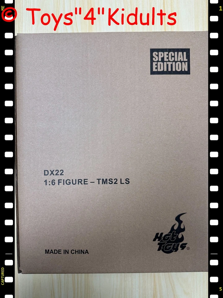 Hot Toys Star Wars The Mandalorian Luke Skywalker 12 in Action Figure - DX22