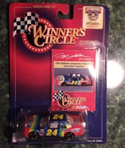 Jeff Gordon #24 1994 DuPont Automotive Finishes 1:64 Scale Winners Circle w/Card - Picture 1 of 2