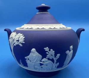 Wedgewood Dark Blue Jasperware Sugar Bowl Made in England - Vintage - Picture 1 of 11
