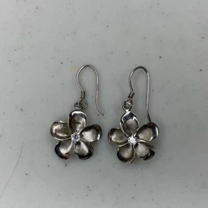 Used 925 Sterling Silver Hook Dangle Earrings With 5 Petal Flower Design - 2.5g - Picture 1 of 14