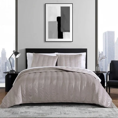 - King Quilt Set, Super Soft Bedding Set with Matching Shams, Modern Room Ess... - Image 1 of 4