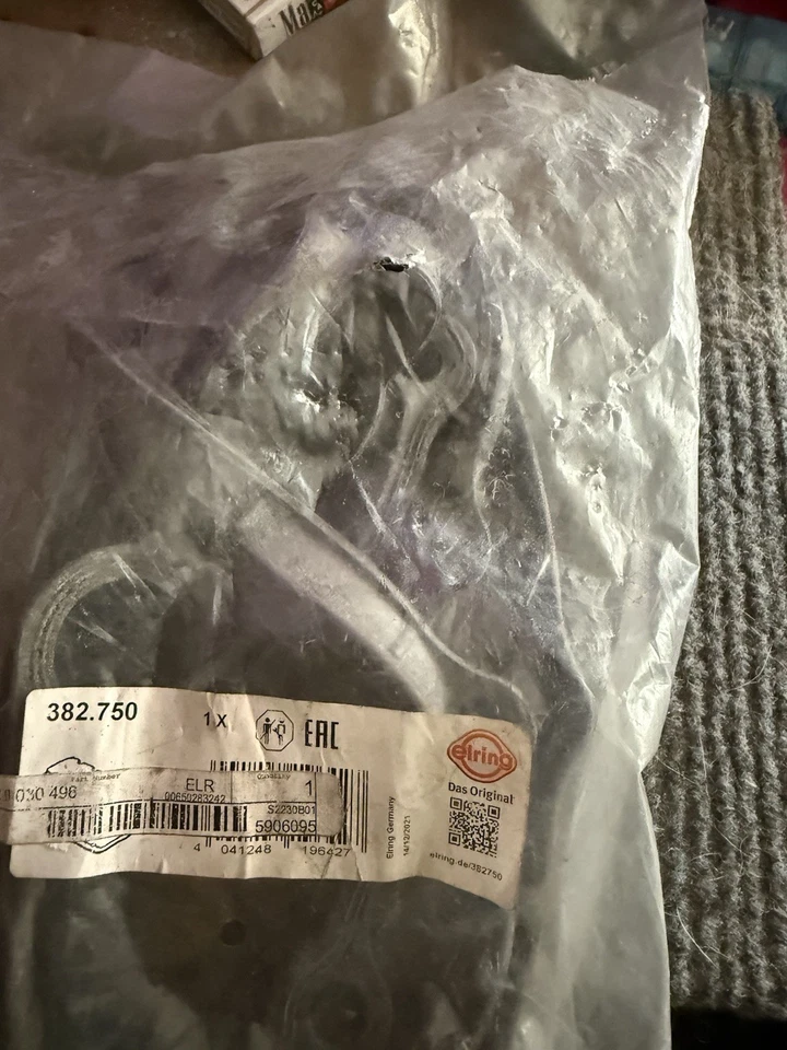 Juego de juntas de cubierta de válvula Elring 382.750 BMW 325Ci 325i 325xi 330Ci 330i 330xi 525i Foto 1 de 2