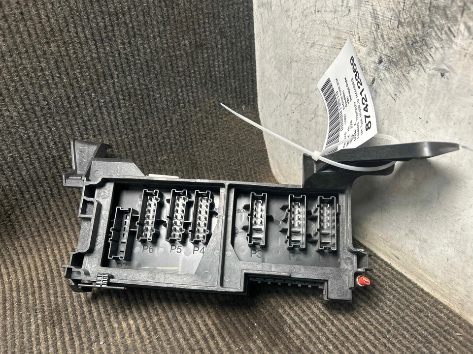 Fits 2008-2009 Mercedes ML350 Engine Fuse Box OEM:1645403072 - Image 1 of 4