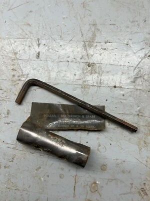 Llave de bujía y barra original genuina Poulan de colección 31044 modelo 20 y 25 Foto 1 de 3