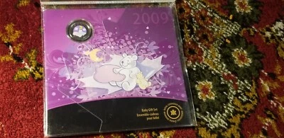 Canada 2009 Baby Set Teddy Bear Quarter Idrds1. - Image 1 of 4