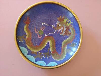 Plato de dragón chino cloisonné y latón dorado del siglo XIX, dinastía Qing Foto 1 de 4