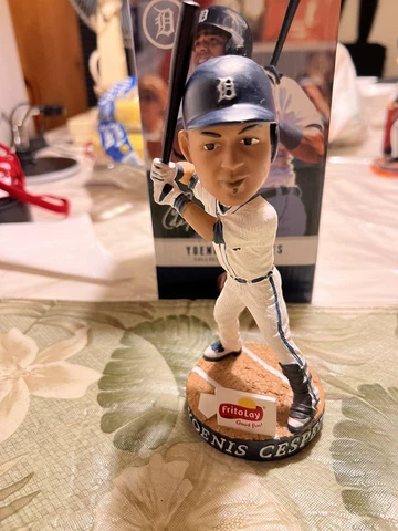 Yoenis Cespedes Detroit Tigers SGA Bobblehead Bobble Dobbles July 1 2015 Cover