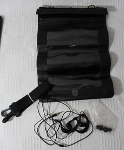 Custodia impermeabile per tablet iPad con cuffie e cinturino - Foto 1 di 4