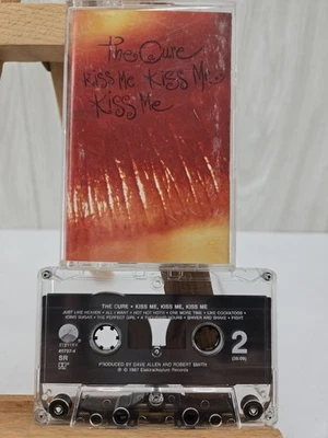 The Cure Kiss Me Cassette Foto 1 de 2