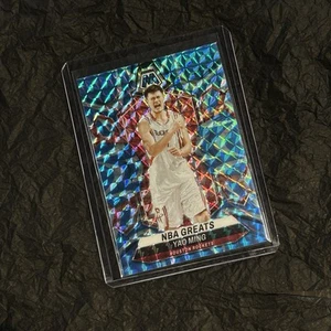 2024 PANINI - MOSAIC NBA - NBA GREATS LIGHT BLUE PRIZM - YAO MING - Bild 1 von 1