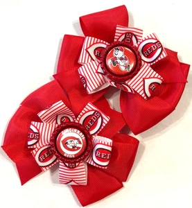 Hermoso conjunto de lazos de pelo de coleta inspirados en los Rojos de Cincinnati para niñas. - Imagen 1 de 2