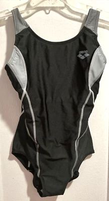 Traje de baño Arena de una pieza negro y gris para mujer talla M usado en excelente estado Foto 1 de 3