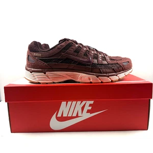 Nike P6000 SE Scarpe Uomo 13 Dark Pony Oro Metallizzato Borgogna Crush HF0015 200 - Foto 1 di 10