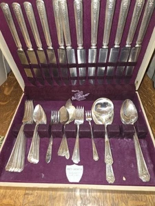 WM Rogers Mfg Co 53 PCS Flatware Set AA IS Silverplate W/Certificate ORGNL Case - Picture 1 of 5