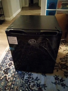 Cl 1.6b Mini Refrigerator - Picture 1 of 10