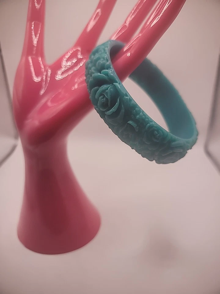 Brazalete Brazalete Vintage Juicy Couture Verde Azulado Floral Repujado Joyería Disfraz Foto 1 de 4