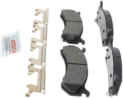 Pastillas de freno de cerámica azul Bosch para Chevrolet Silverado 3500 2004 con HD trasero Foto 1 de 4