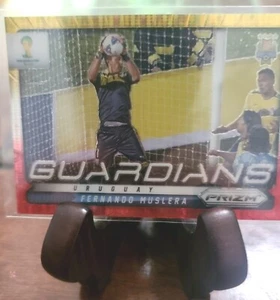 2014 Prizm World Cup Guardians Yellow & Red Pulsar Prizms Fernando Muslera #23 - Bild 1 von 2