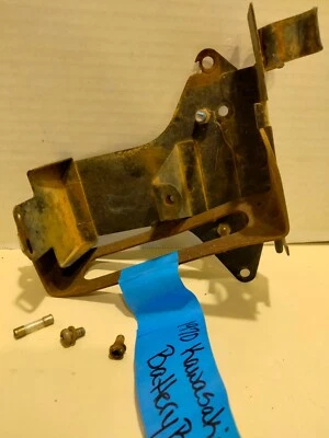 Kawasaki G3SS 1970 soporte de batería G3TR 90cc 69 71 72 73 74 Bushmaster 32093-004 Foto 1 de 4