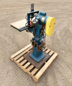 Davis & Wells Horizontal Boring Machine - Picture 1 of 10