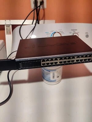 LINKSYS - EF4124 - 24-Ports 10Base-T/100Base-TX Fast Ethernet Desktop Switch - Image 1 of 4