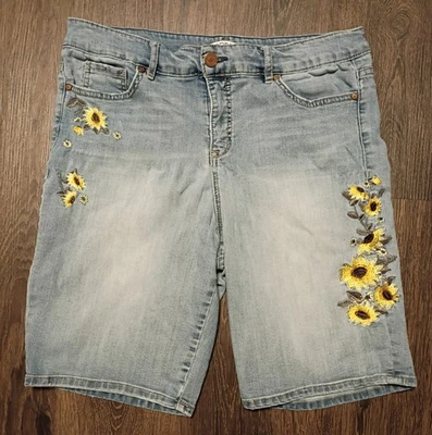 Code Bleu Women’s Chelsea bermuda Light denim shorts 16W Floral  - Image 1 of 4