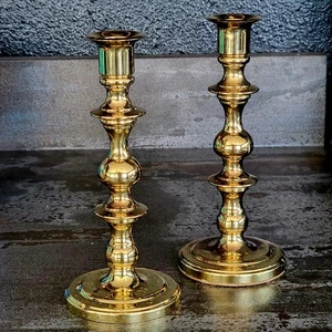 2 candelabros vintage de latón Baldwin de 7,75" EE. UU. •LEER - Imagen 1 de 10