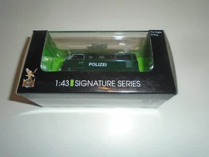 Road Signature 1:43 Series 1962 Volkswagen Microbus Feuerwehr  Rescue Truck VW - Picture 1 of 7