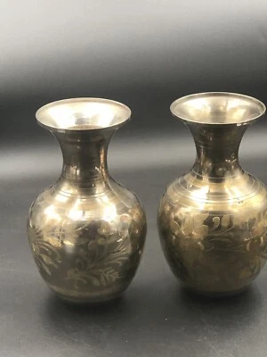 Par (dos) jarrones de metal con incrustación de dos tonos - pátina natural - 7" de alto - T Foto 1 de 4