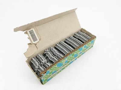 Box of 50 New Phoenix Contact UK 2,5 N Feed-Through Terminal Blocks 3003347 - Image 1 of 4