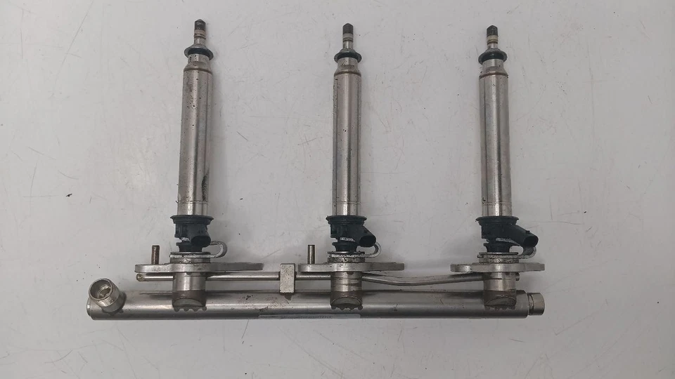 Inyectores de combustible con riel 2012 2013 2014 2015 Mercedes Benz ML350 gasolina Foto 1 de 4