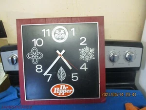Dr. Pepper Four Seasons Vintage Clock Soda Pop ELECTRIC WALL - Picture 1 of 4