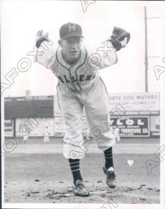 1950 Minneapolis Millers Baseball Player Pitcher Don Robertson Press Photo - Picture 1 of 2