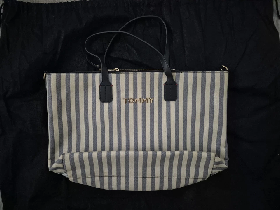 Tommy Hilfiger Navy & Cream Stripe Tote Bag + Dust Bag – Large – Gold Hardware - Image 1 of 4
