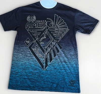 Camiseta American Fighter X Hebilla Camiseta Gráfica Negra Aqua Foiled Para Hombre Grande Foto 1 de 4