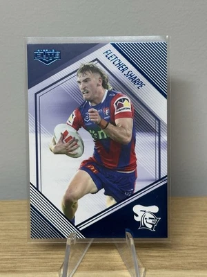 Fletcher Sharpe 2025 NRL Elite Sapphire Mojo 15/27 - MS080 Newcastle Knights Foto 1 de 2