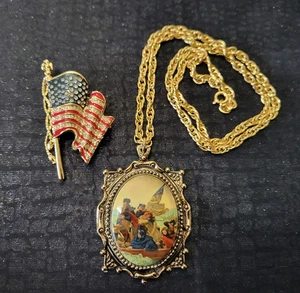 VINTAGE ANHÄNGER WASHINGTON CROSSING THE DELEWARE & 911 MEMORIAL MONET FLAGGE BROSCHE - Bild 1 von 10