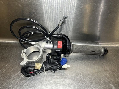 Yamaha YZF R1 2009-2014 OEM clip derecho en manillar con interruptores #331 Foto 1 de 4