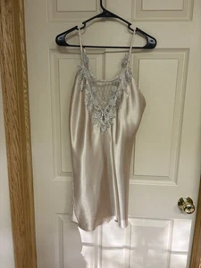 Flora Damen Übergröße Nachthemd Negligee Nachtwäsche 1X - Bild 1 von 8