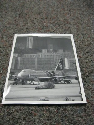 Foto Flying Tigers 747 carregando em HKG 8"x10" - Imagem 1 de 2