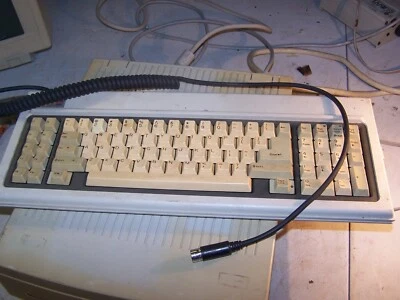 Compq Dexkpro 286 Keyboard with PC AT wide 5 pin DIN connector - SOLD AS IS - Image 1 of 3