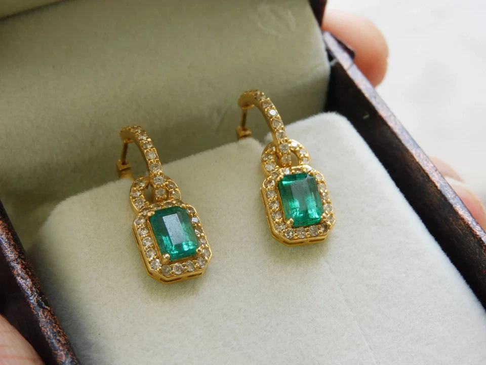 Pendiente de diamantes cultivados en laboratorio y esmeralda natural de Zambia de oro amarillo sólido de 14 k M151 Foto 1 de 3