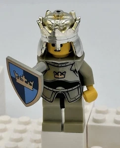 RARE LEGO Castle Crown King Minifigure Fantasy Era Knight with Shield! - Picture 1 of 10